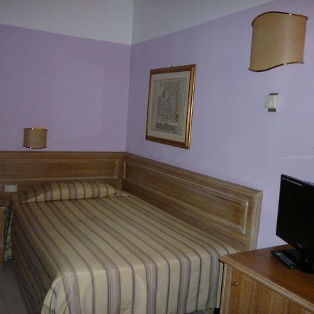 Hotel Ascot Бинаско Екстериор снимка