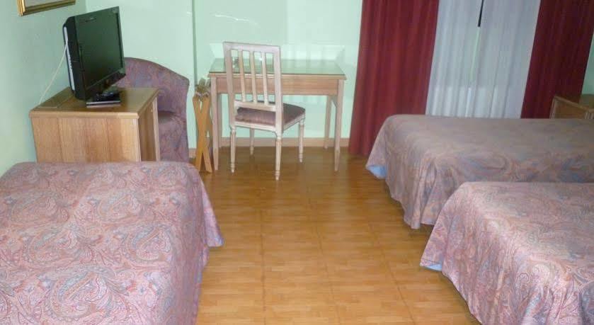 Hotel Ascot Бинаско Екстериор снимка